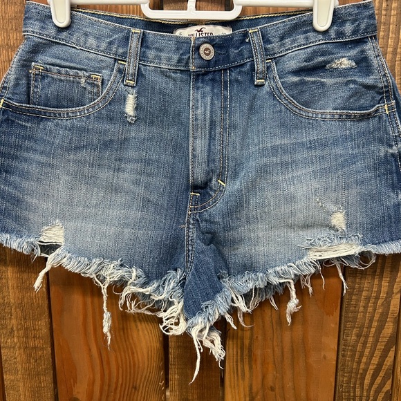 Hollister size 5 high waisted Jean shorts - Picture 5 of 8